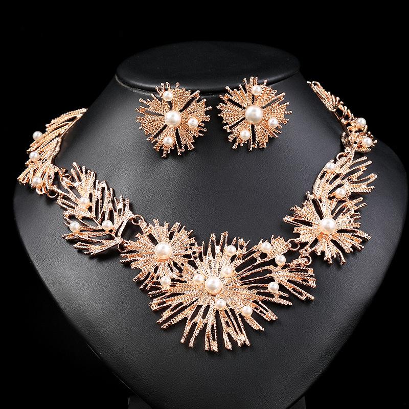 European and American Necklace Set Geometric Retro Exaggerated Alloy Inlaid Imitation Pearl Wedding Accessories Versatile Fashion золотой