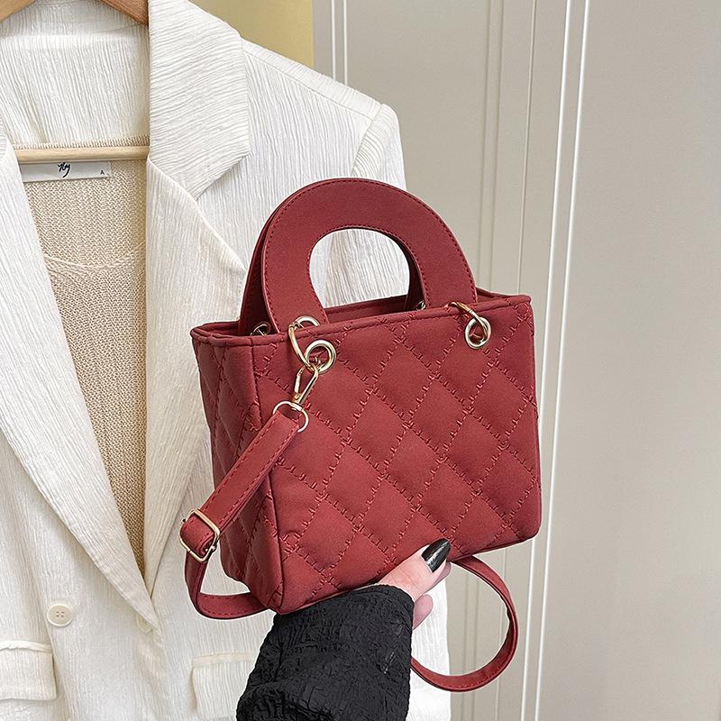 Niche design casual simple texture shoulder bag 2025 autumn new small square bag women's commuter messenger bag
