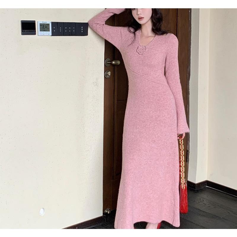 Temperament Autumn and winter Slim-fitting and thin waist-bottomed knitted dress V-neck with coat New sweater dress
