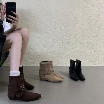 Koreanische Version von Retro-Ritterstiefeln kurze Stiefel eckige Spitze Gürtelschnalle Hosenstiefel 2025 Herbst und Winter neue Nischenmode kurze Stiefel