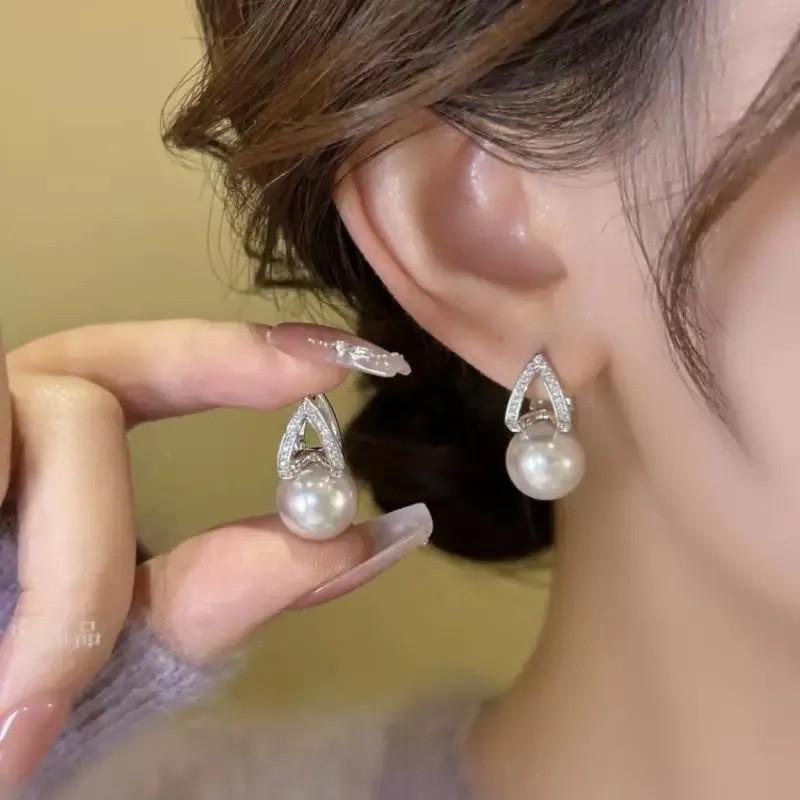 Elegant Water Drop Pearl Earrings - Light Luxury High-End Fashionable Versatile Accessory for Women
