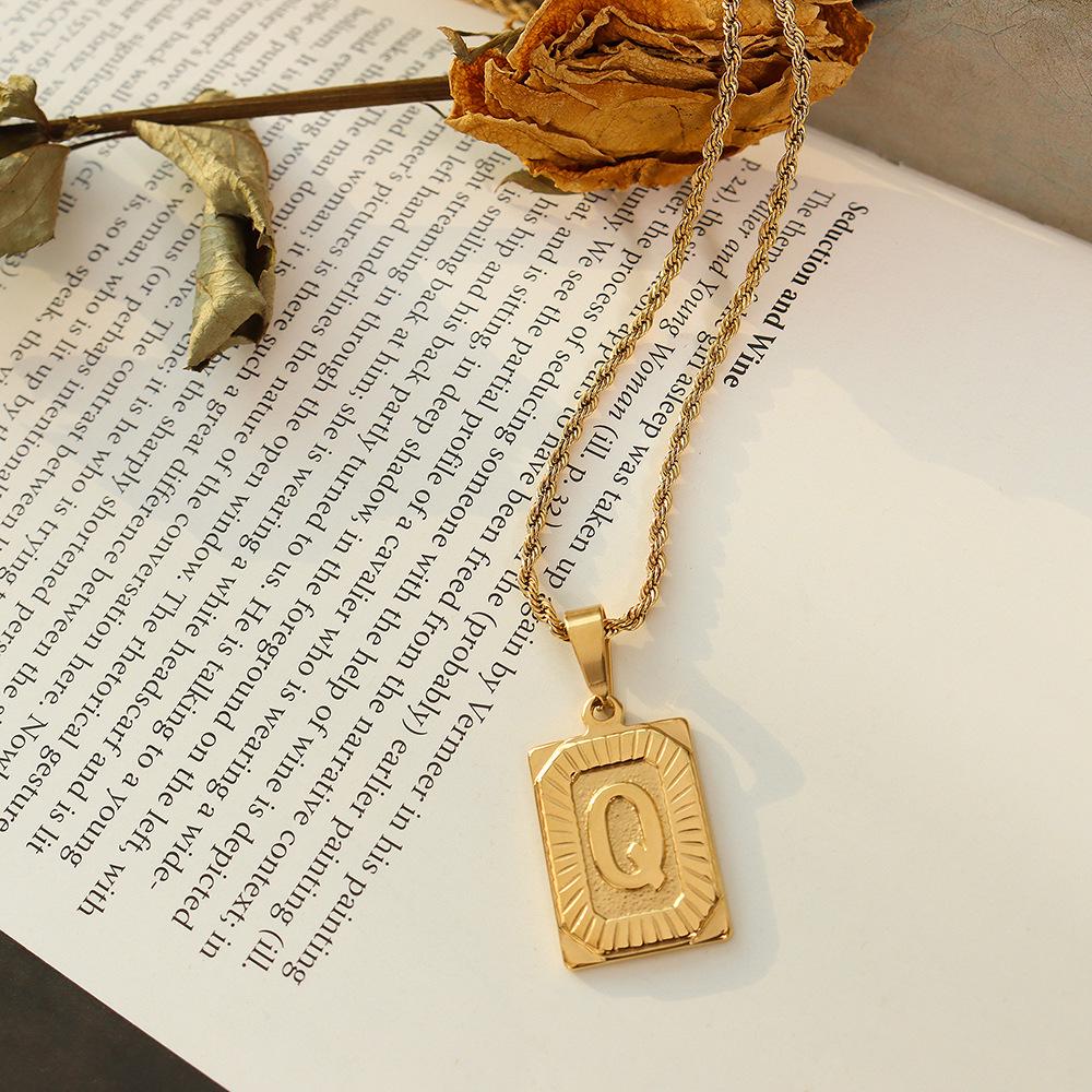 Qiong Yao Hip Hop 26-Letter Square Pendant Necklace, Clavicle Chain, 18K Gold Plated Titanium Steel.