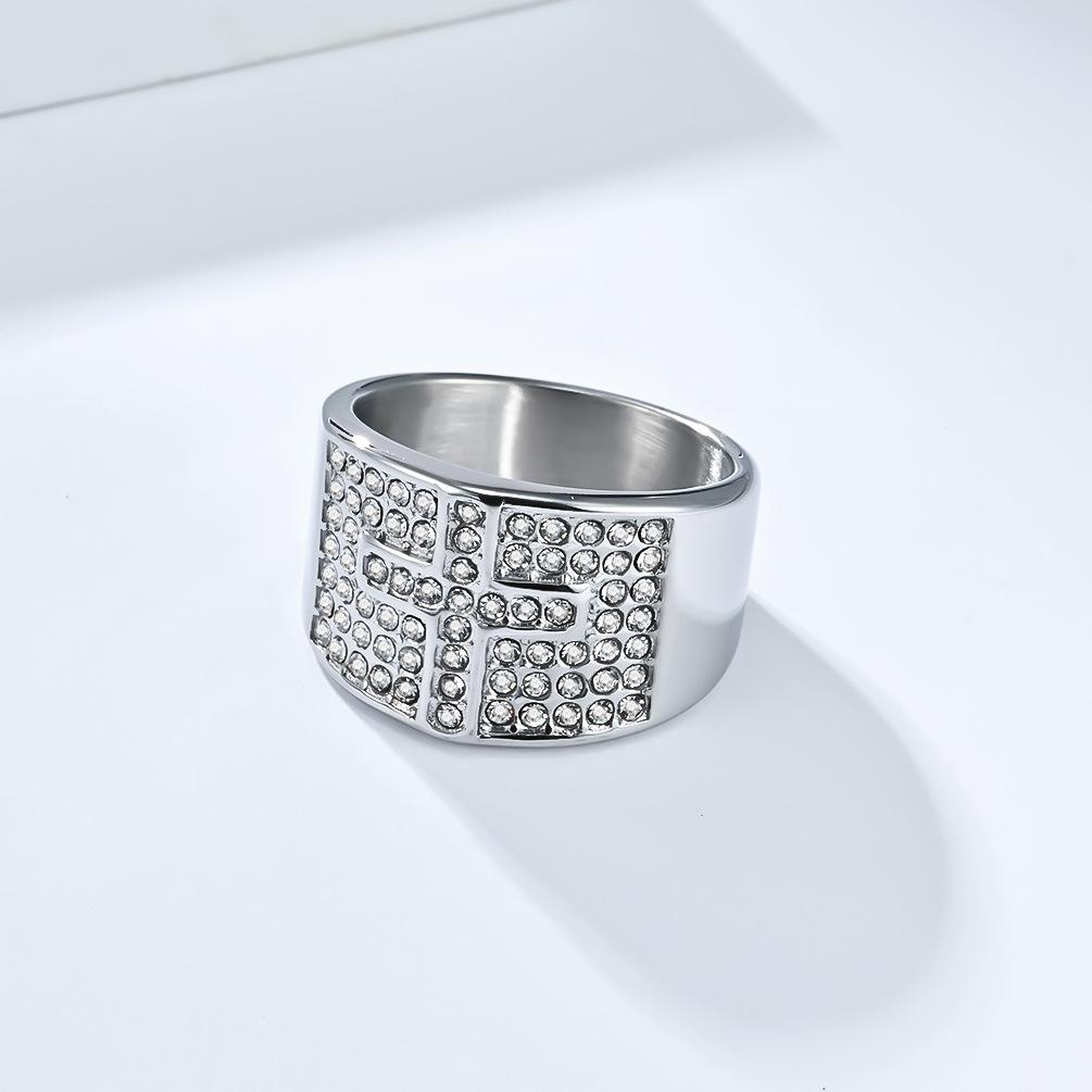 Bague Homme Croix Diamant Plaqué Acier Inoxydable Vente Chaude Accessoire Personnalisé Hip Hop Européen et Américain