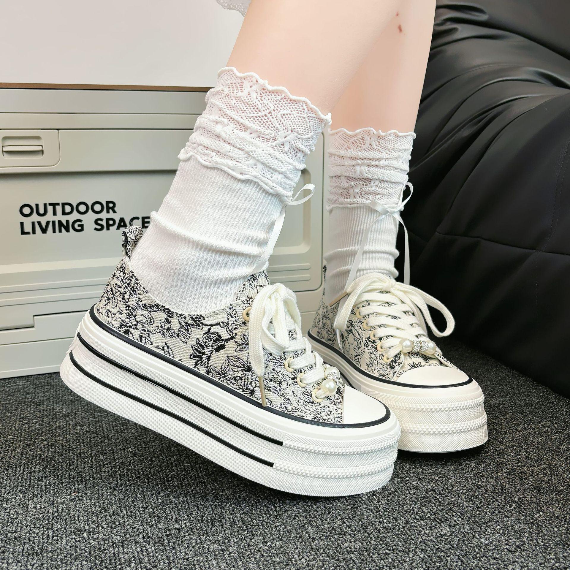 

2025 spring new student women s shoes canvas shoes casual board shoes versatile trendy single shoes Korean version ins sports shoes 40
