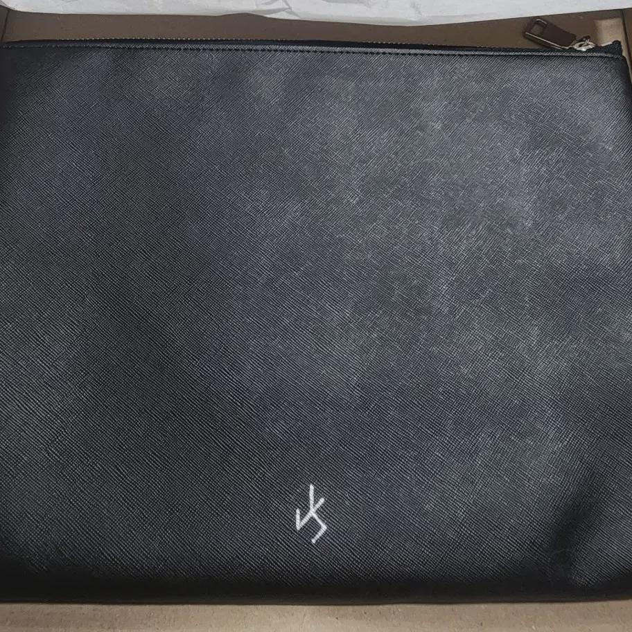 

Kim Jun Jun Dimension Pouch