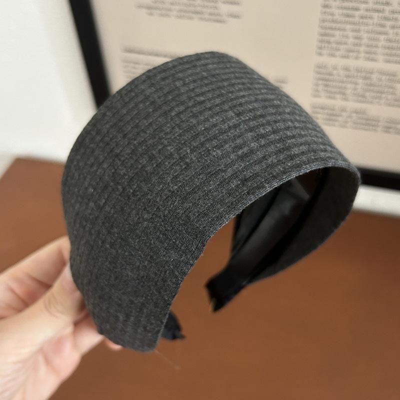 Fashion Hair bands for Girls and Women Grey wide edge headband, simple and versatile,Press hair headband