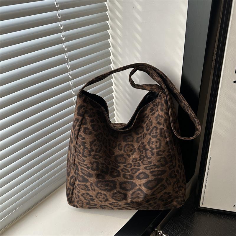 Retro Leopard Print Tote Bag Simple and Fashionable Textured Women's Bag 2025 Autumn and Winter New Large-capacity Cloth Bag Trendy Messenger Bag