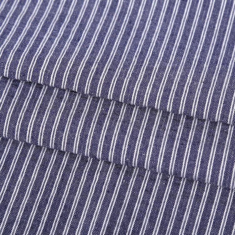 „Gepunkteter, garngefärbter Baumwollstoff mit Streifen für klassische Herren-, Damen- und Kinderbekleidung sowie Hemdblusenkleider“