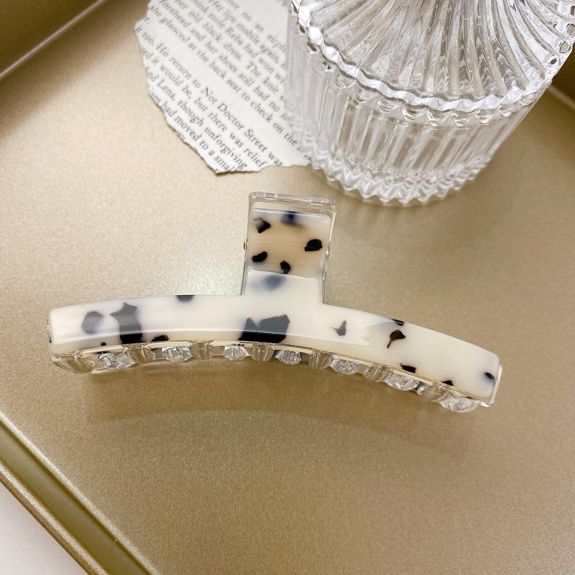 

Chic Acetate Handcrafted Hair Claw In Geometric Design Ideal For Fashionable Women Rice Tortoise