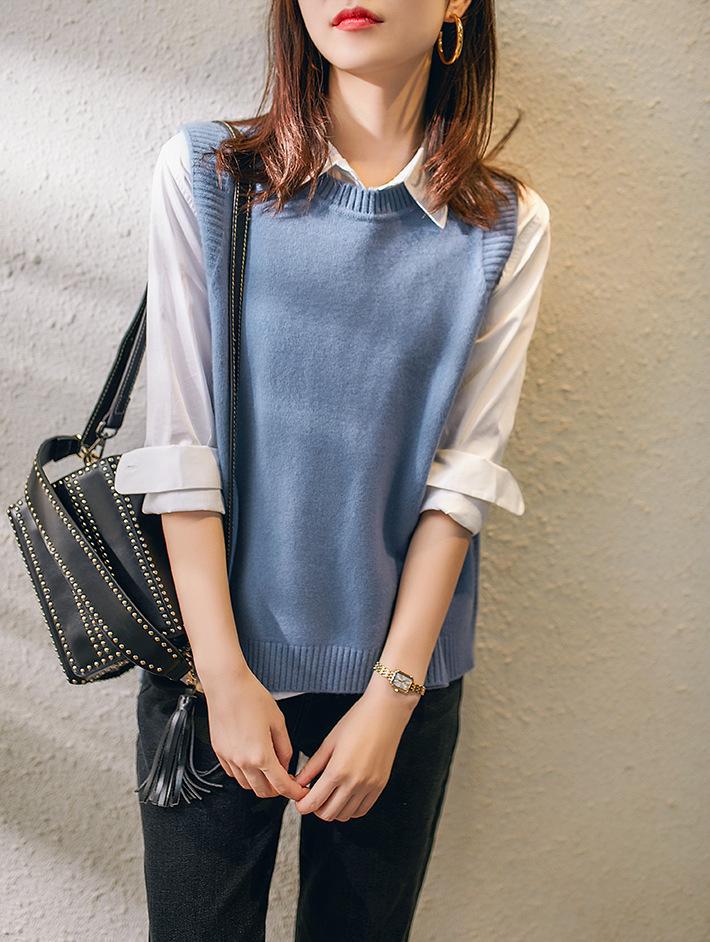 Women's Knitted Wool Vest: Short Round Neck Sweater for Layering In Spring and Autumn.