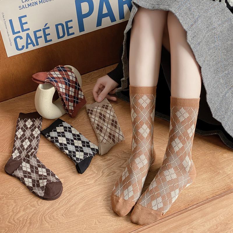 Retrofarbene High-Top-Socken für Damen im Herbst und Winter und Mid-Top-Socken aus gekämmter Baumwolle für Damen im Frühling und Herbst