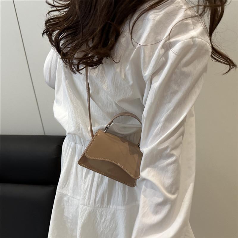 Retro versatile contrasting color handbag women's 2025 spring new fashion trend commuter shoulder messenger small square bag