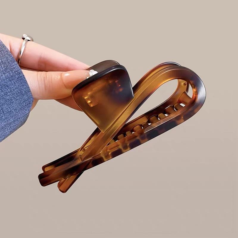 High-end temperament autumn and winter grab clip women's new simple and versatile back head hair shark clip hair clip headwear