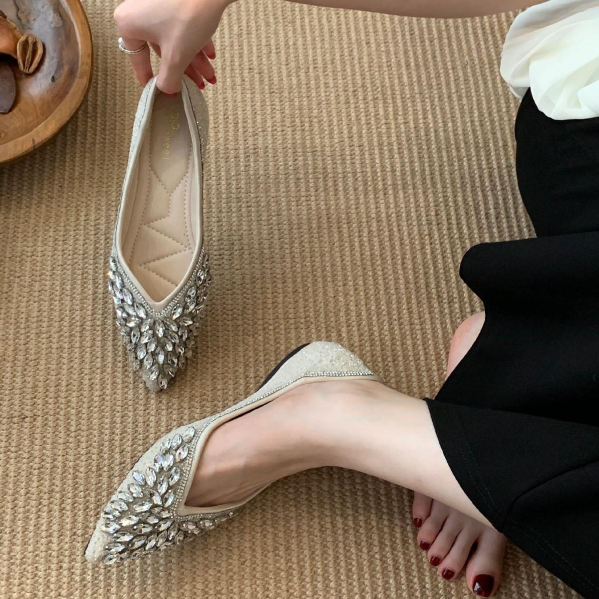 

2025 new autumn rhinestone pointed flat bottom large size Doudou pregnant women European and American soft sole women s single shoes 43 абрикосовый