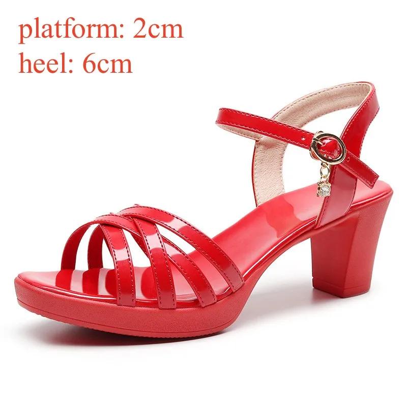 

Маленький размер 33-43 Элегантные туфли из лакированной кожи Женские босоножки на платформе Лето 2025 Босоножки на высоком блочном каблуке Офисная модель Мама 35