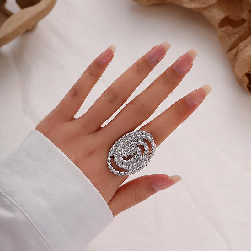 Personalized Five-petal Flower Three-dimensional Flower Opening Ring Exaggerated Ins Metal Wind Winding Women's Fashion