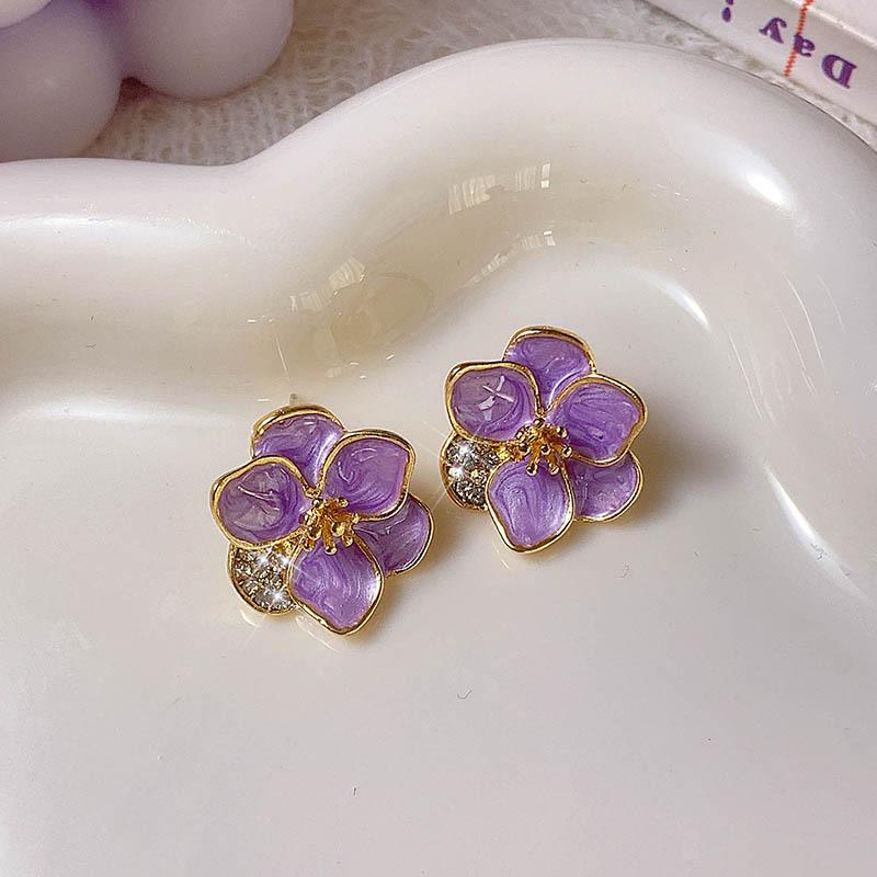 Elegant Light Luxury Flower Stud Earrings - Fashionable and Versatile Ear Accessories