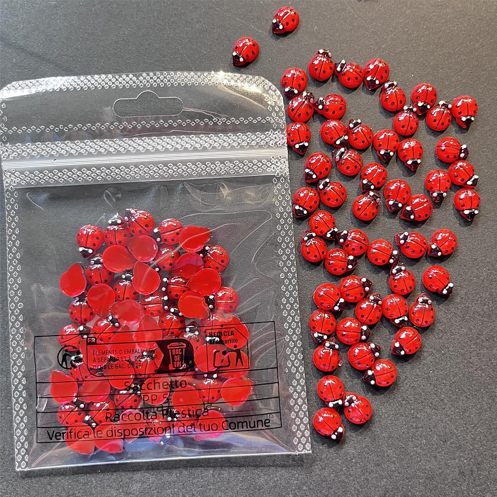 50 Stück Niedliche Cartoon Marienkäfer Nagelanhänger Harz 9mm*13mm Mini Niedlicher Roter Käfer Flache Rückseite Cabochon Strassstein DIY Maniküre Zubehör