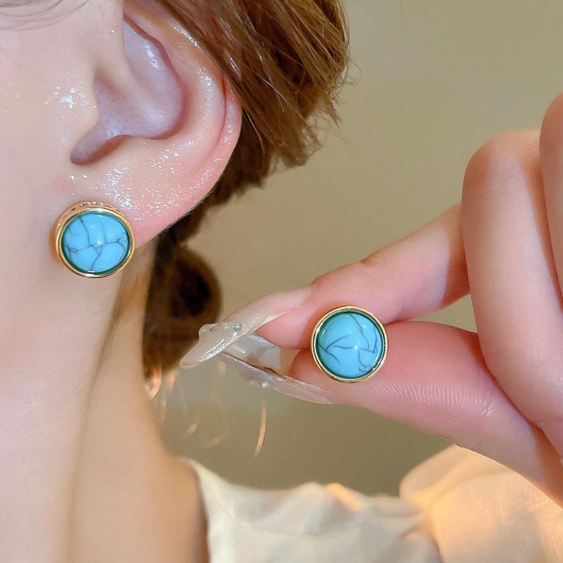 Retro Small Stone & Imitation Pearl Silver Stud Earrings - Fashionable, High-End, Simple Design for Women
