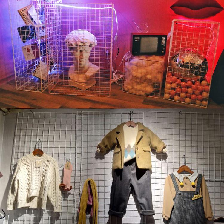 Weißes Foto-Wandgitter: Kindergarten Gitterregal zur Ausstellung