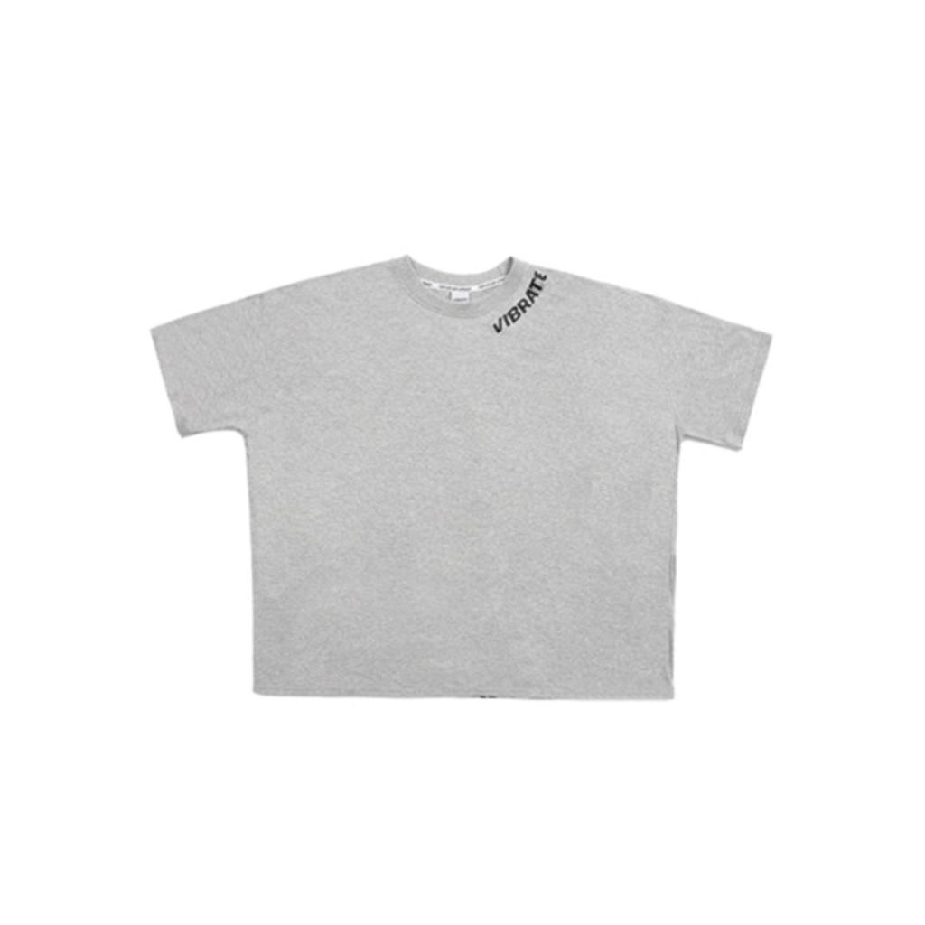 Vibrate Neck Logo Finger Printing T-Shirt (Gray)