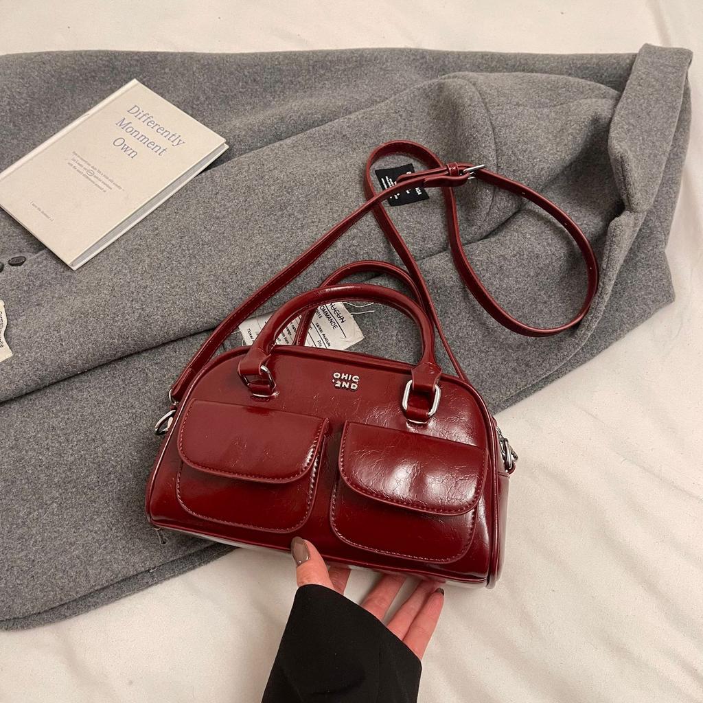 2025 Winter New Fashion Retro Casual Bowling Bag Women's High Sense Niche Commuter Portable Messenger Bag