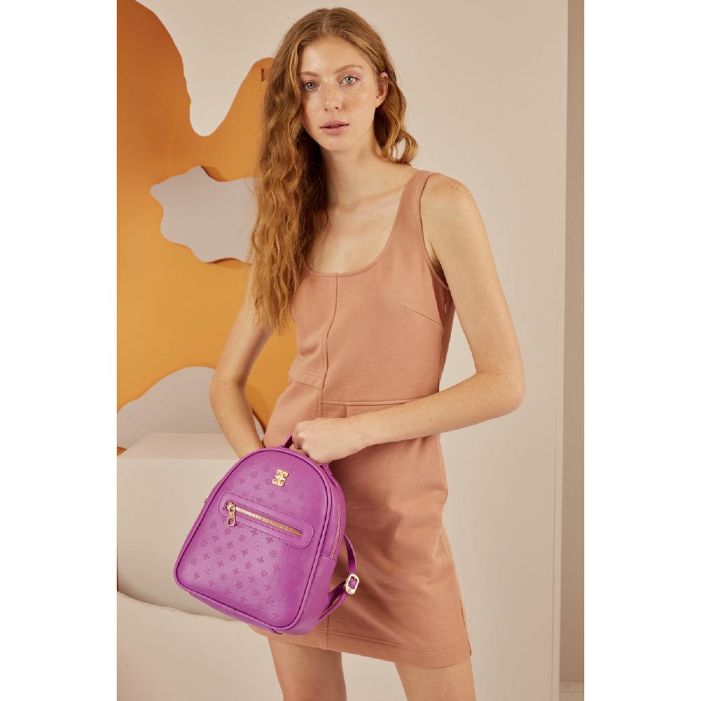 Černý batoh s plovoucím monogramem pro ženy 05po22y1541