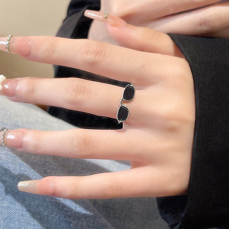 Trendy Adjustable Mini Finger Ring: Creative, Unique Couple Design