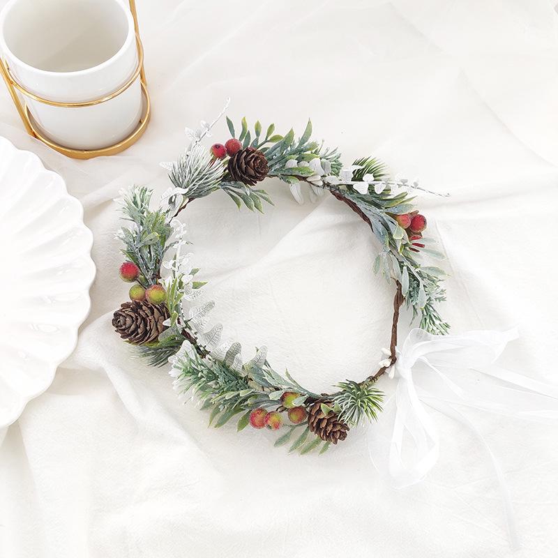 

Mori Style Retro Christmas Pine Needle Wreath for Bridal and Photography Accessories