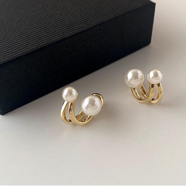 2024 Trendy Pearl Stud Earrings: Niche Design with French Luxury & High-End Style