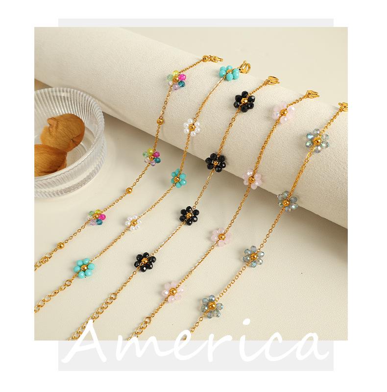 European & American Fresh Flower Stainless Steel Bracelet with Women's Niche Design and Titanium Steel Necklace Set.