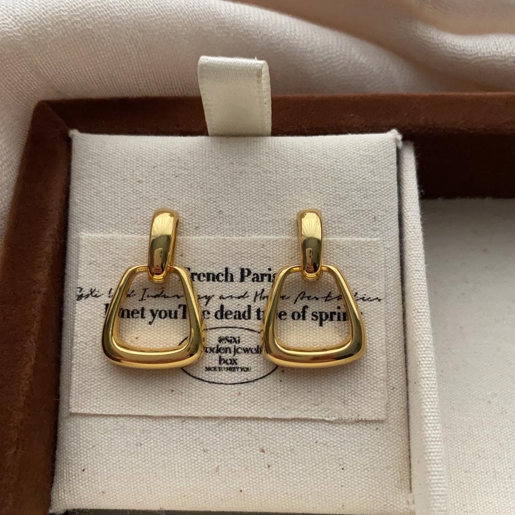 Simple Trapezoidal Ring Earrings, Stud Earrings, High Recognition, Light Luxury And Generous Three-Dimensional Niche Personalized High-Grade Earrings