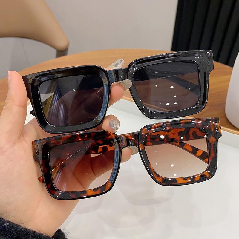 New Small Frame Square Sunglasses Men Women Vintage Classic UV400 Anti Glare Outdoor Sun Glasses Eyewear