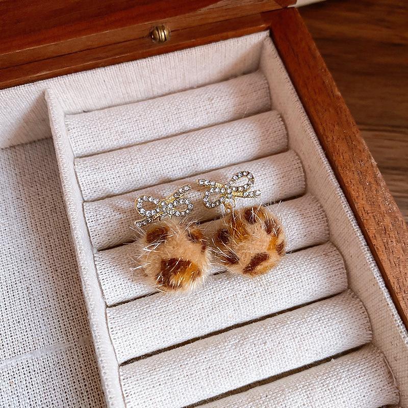 Silver Needle Retro Coffee Leopard Print Round Flower Stud Earrings Temperament Maillard Earrings Autumn and Winter Premium Earrings