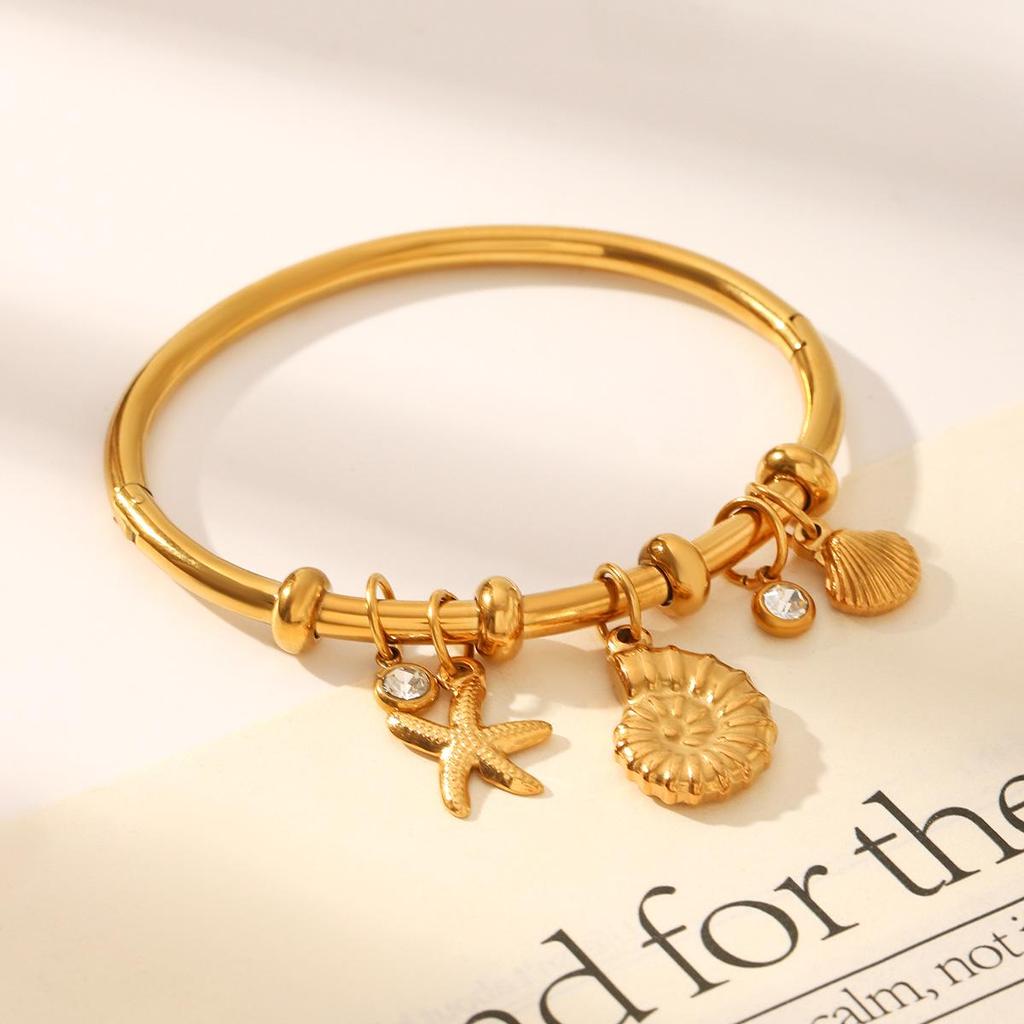 18k Gold Ocean Style Bracelet with Seashell, Conch, and Starfish Pendants for Women