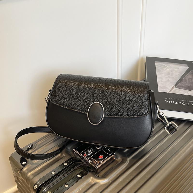 

Простая и модная сумка через плечо под мышкой 2025 лето новая нишевая в этом году популярная темпераментная маленькая квадратная сумка чёрный