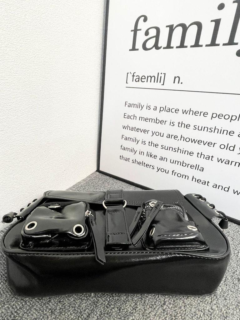 2024 Damen High-End Biker Baguette Tasche: Süßes, Cooles, Würziges Nischen-Schulter- oder Unterarm-Accessoire