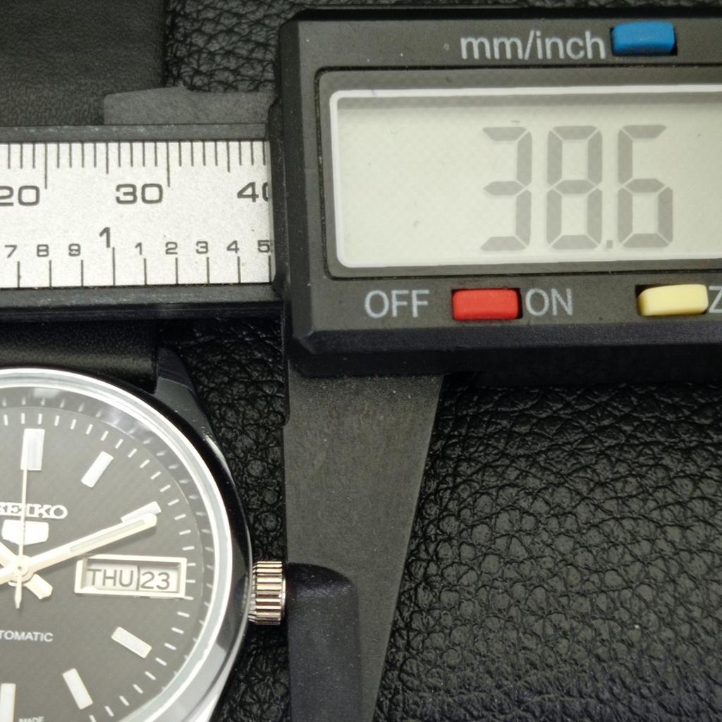 JAPAN VINTAGE SEIKO 5 AUTOMATIC REFURBISHED MENS BLACK DIAL WATCH a440614-4 Sk-a440614