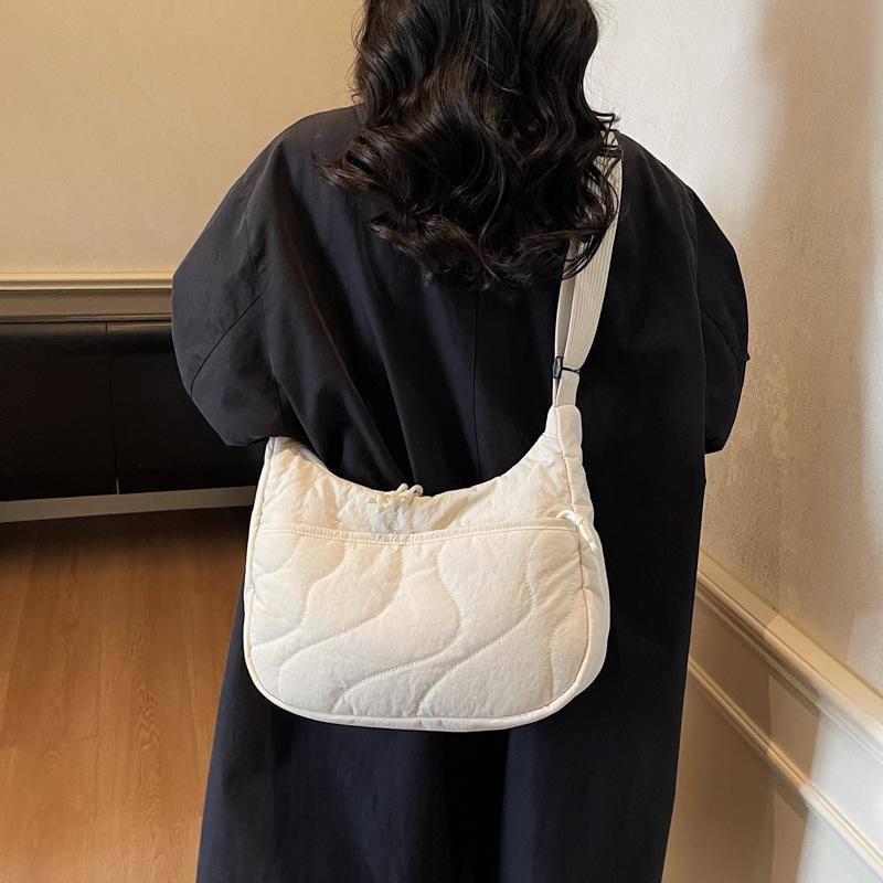 New Japanese Style Quilted Shoulder Bag for Women Lightweight Padded Crossbody Tote Large Capacity Casual Commuter Bag