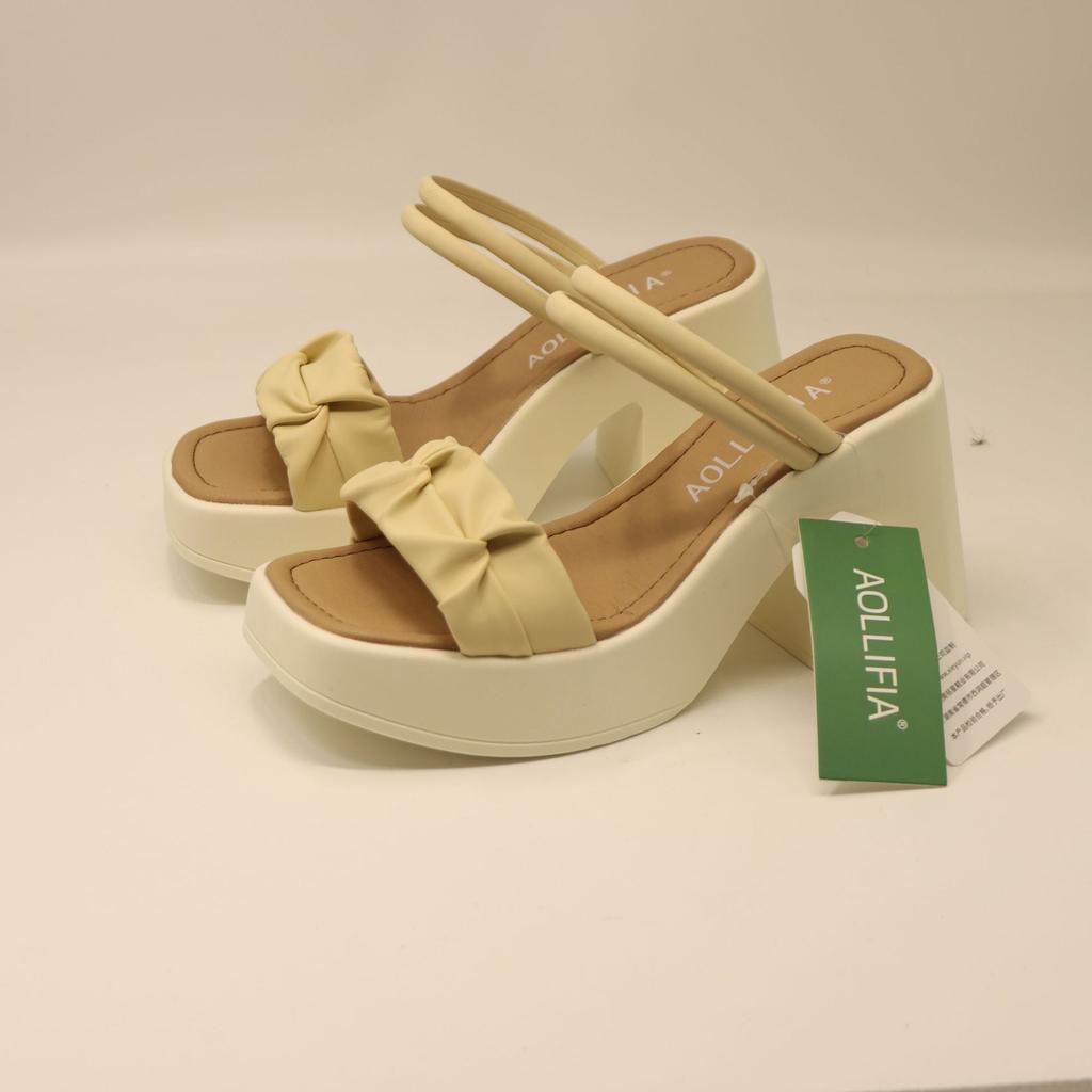 New French Style Coarse Heeled Sandals for Girls, High-end Counter Style, with A Straight Strap and Stunning High Heels