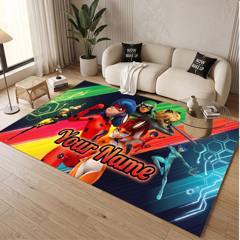 Tappeto in Cristallo Vellutato con Testo Nome Personalizzato, Tappeto Decorativo Morbido Peluche Miraculous Ladybug Antiscivolo per Pavimento