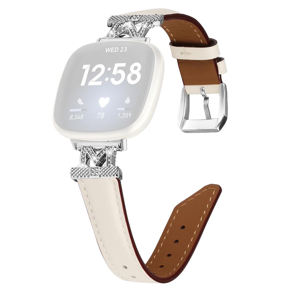 

Для Fitbit Versa 3/Versa 4/Sense/Sense 2 Шкіряний ремінець для годинника з натуральної коров ячої шкіри з декором зі стразів у формі літери М та срібною пряжкою Apricot