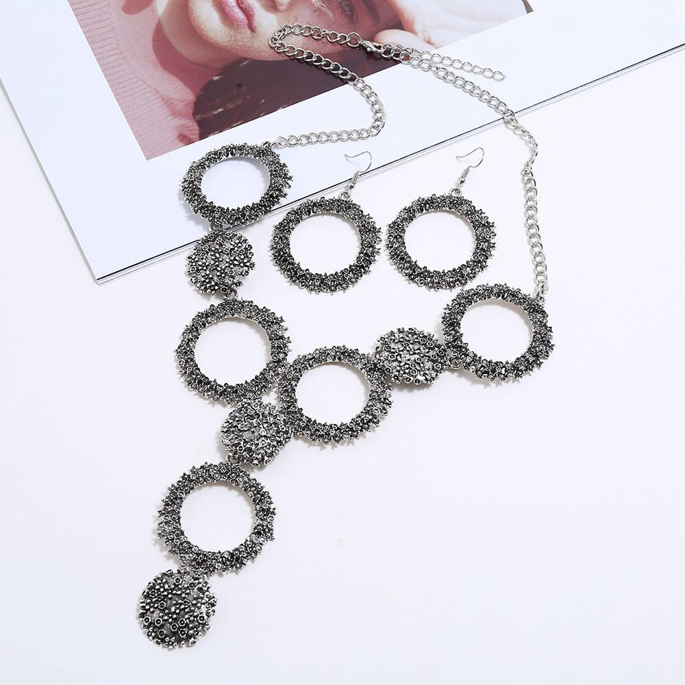 Classic Retro Metal Pendant Necklace For Casual Outfits