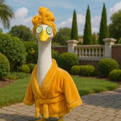 Costume da Signora Oca da Portico Carino Accappatoio con Fette di Cetriolo e Cuffia da Doccia Statua da Giardino in Plastica Decorazione Esterna per Giardino