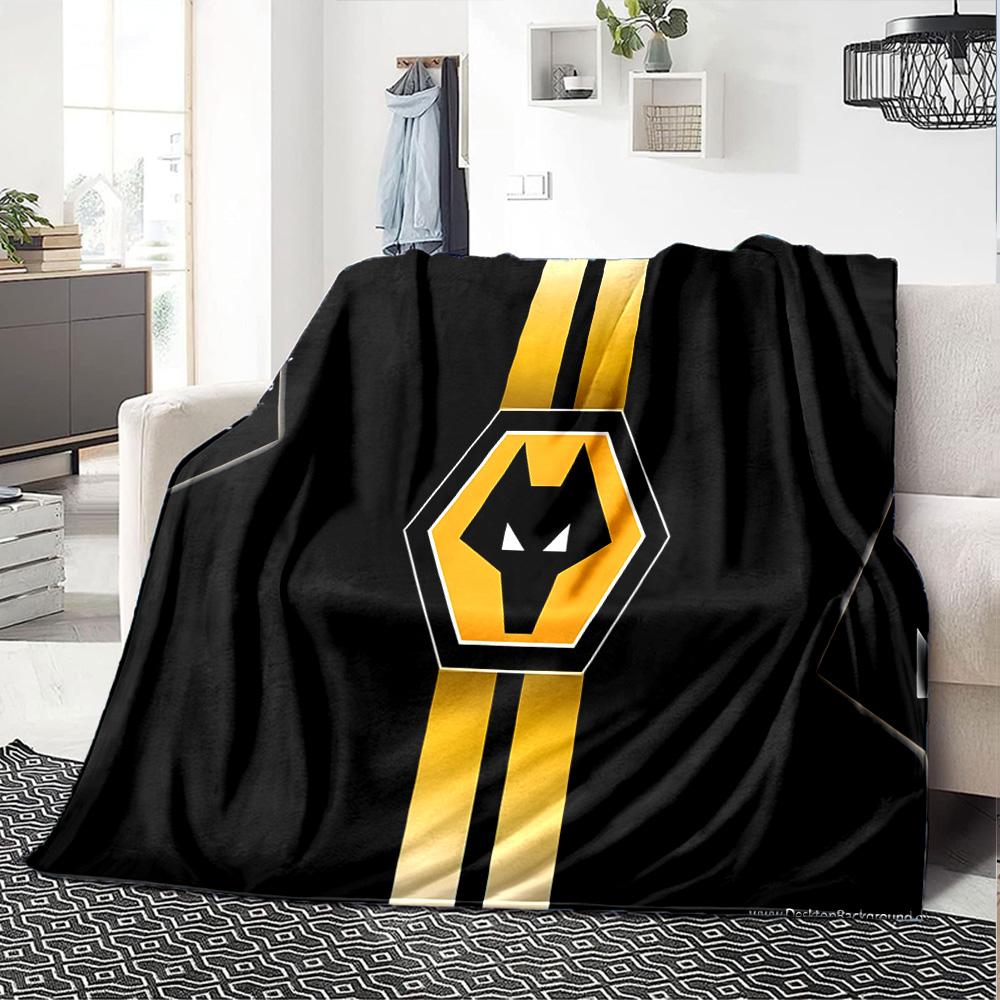 Flaming Wolves Emblem Wanderers Flannel Blanket, Soft Polyester, Modern Design, All-Season for Camping, Travel, Gifts for holidays or birthdays