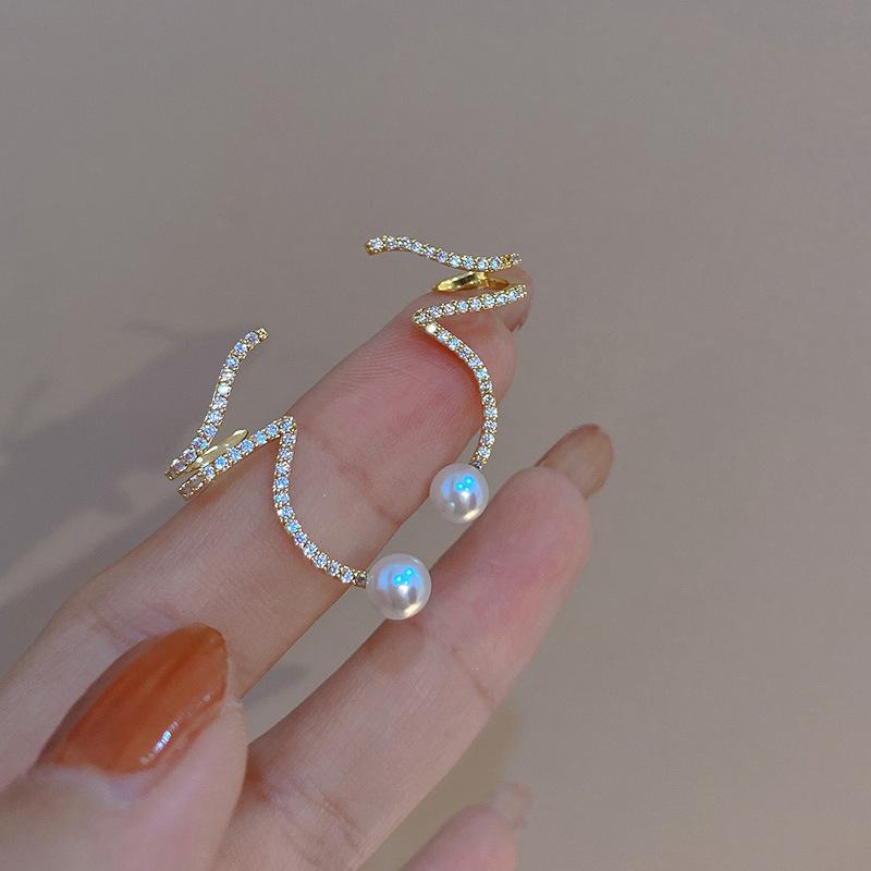 Inlaid Rhinestone Clip Earrings for Women Fashion Pearl Earrings Ear Bone Clip Wedding Party Zircon Gifts