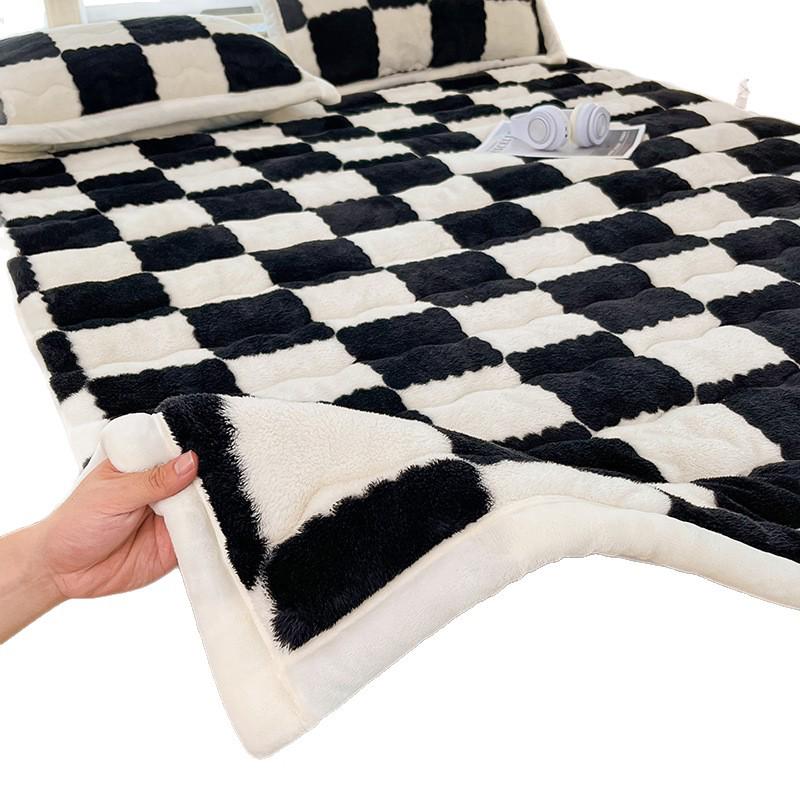 Thickened Coral Fleece Winter Mattress Pad for Dorms and Rentals