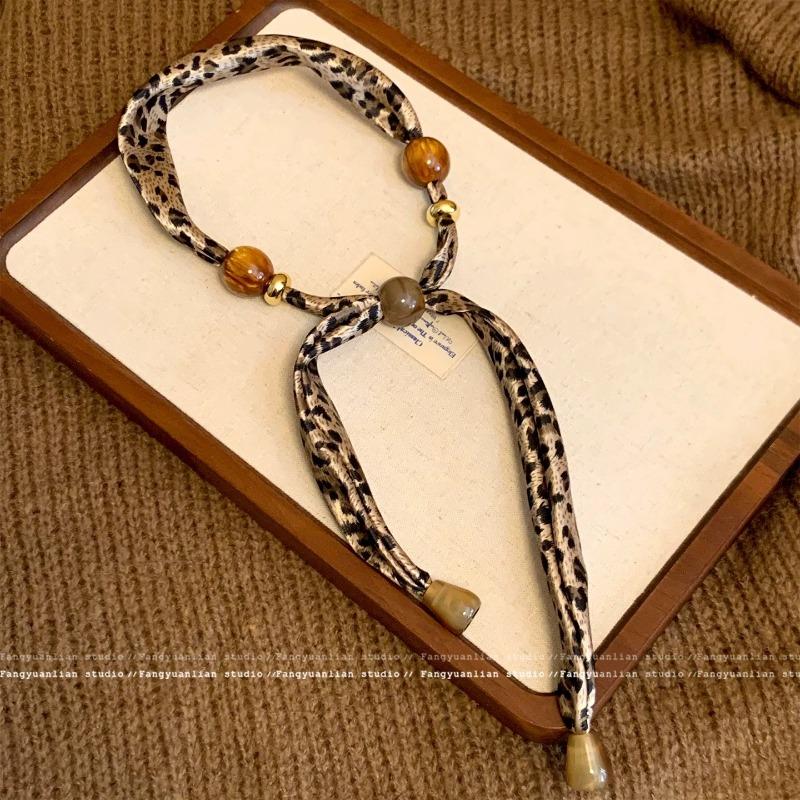 Retro Leopard Print Silk Scarf Necklace for Women - High-end, Luxurious, Niche, Small-sized Collar Chain
