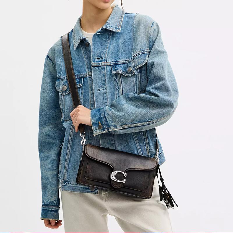 Coach Tabby 26 Forma a C Hardware Borsa a Tracolla in Pelle Vintage Media Borse da Donna Tè Chiaro CBH35-LHPMZ