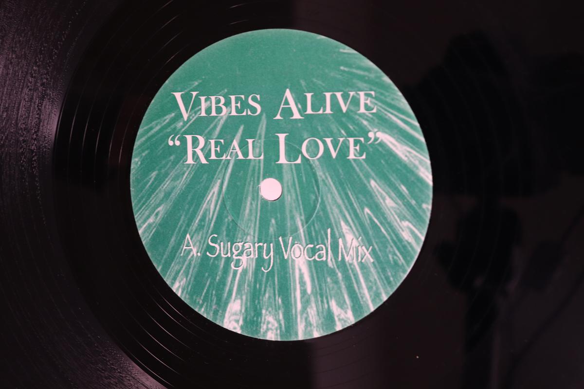 

12inch Record VIBES ALIVE Real Love VIBES1 NOT ON LA 2000 UK Dance Electronica Used